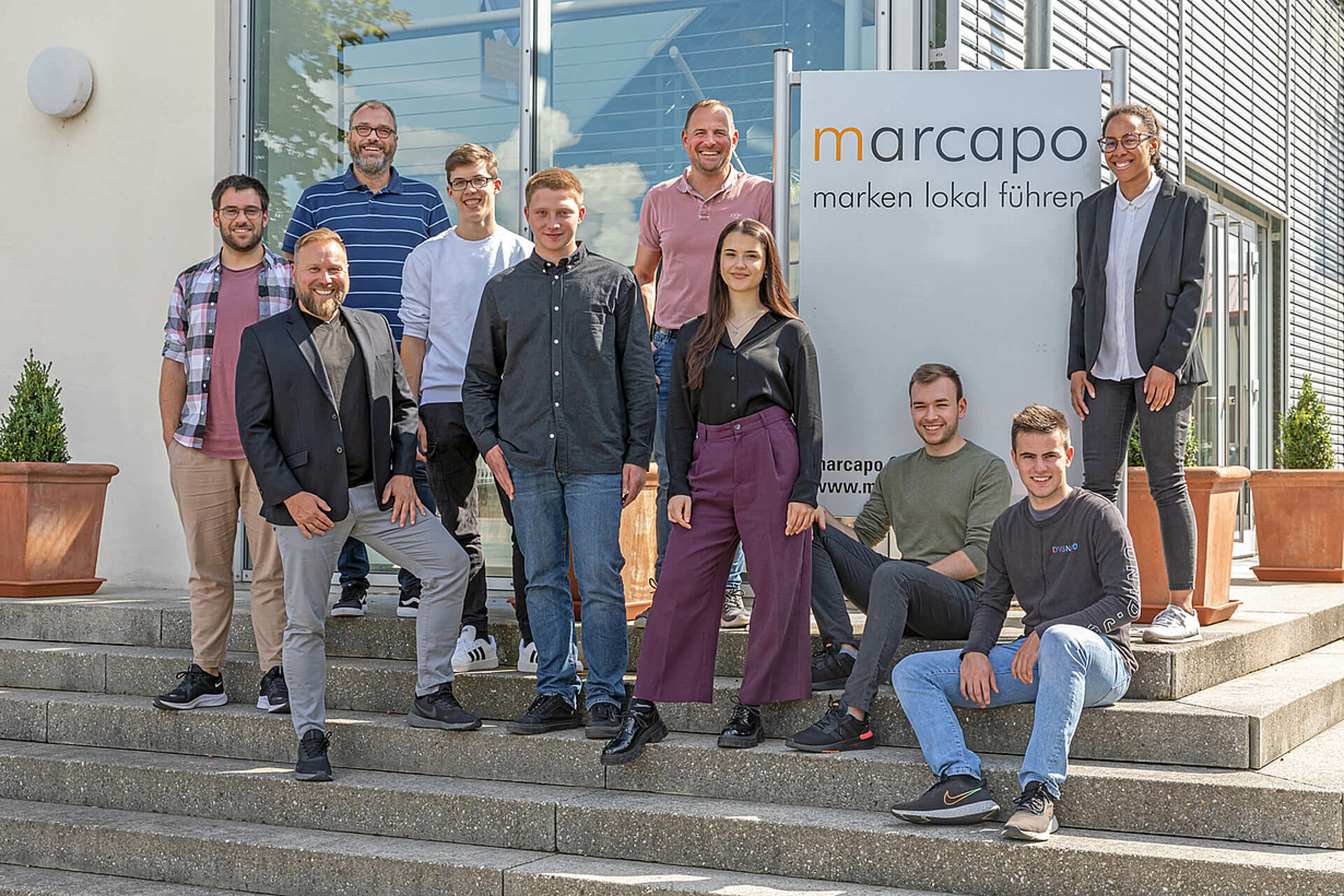 Gruppenbild von GF und neuen Azubis