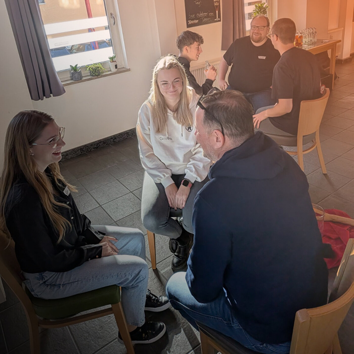 marcapo Azubis mit GF im Stuhlkreis