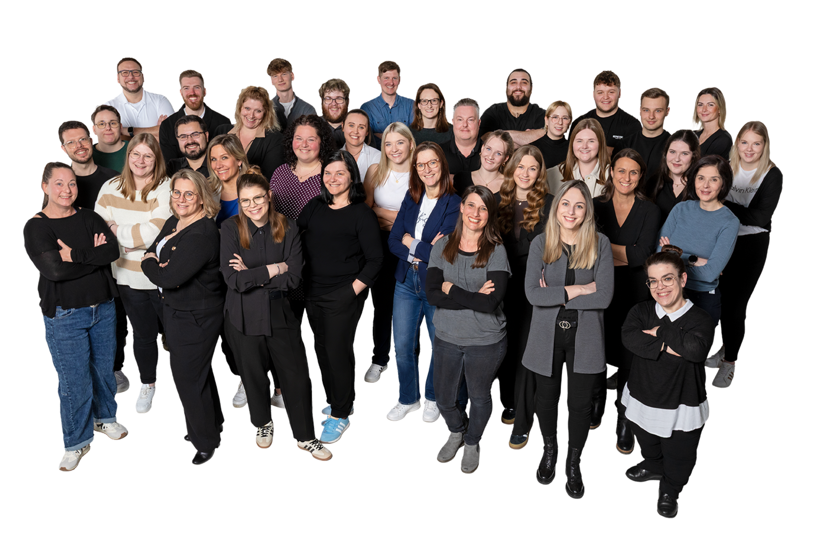 Team der marcapo Marketingberatung, rund 50 Mitarbeitende in mehreren Reihen vor hellgrauem Hintergrund